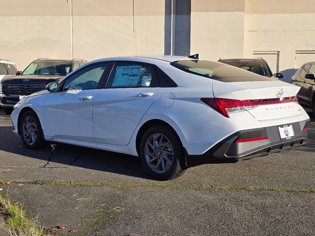 new 2025 Hyundai ELANTRA HEV car, priced at $22,780