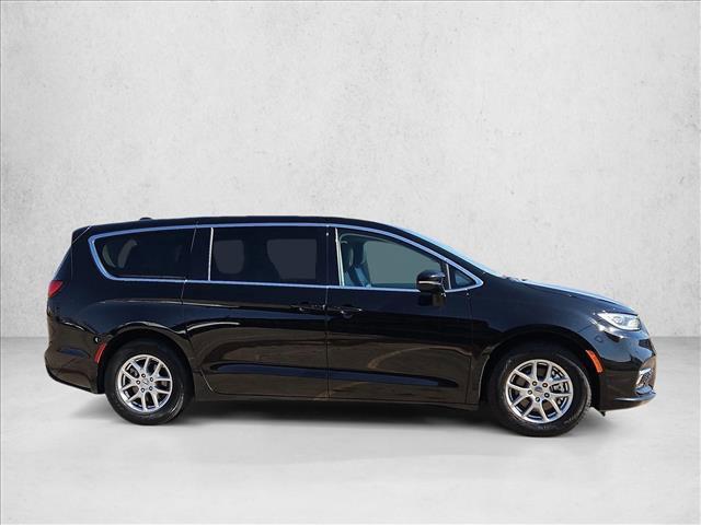 used 2024 Chrysler Pacifica car, priced at $27,916