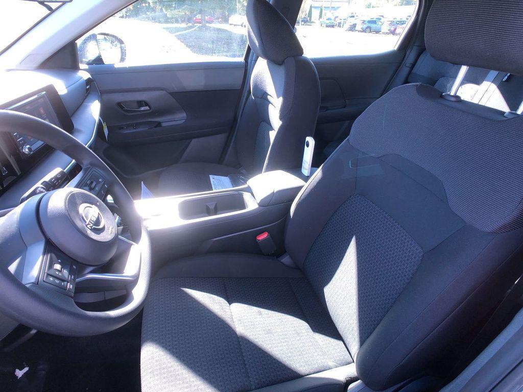 new 2025 Nissan Kicks car, priced at $24,347