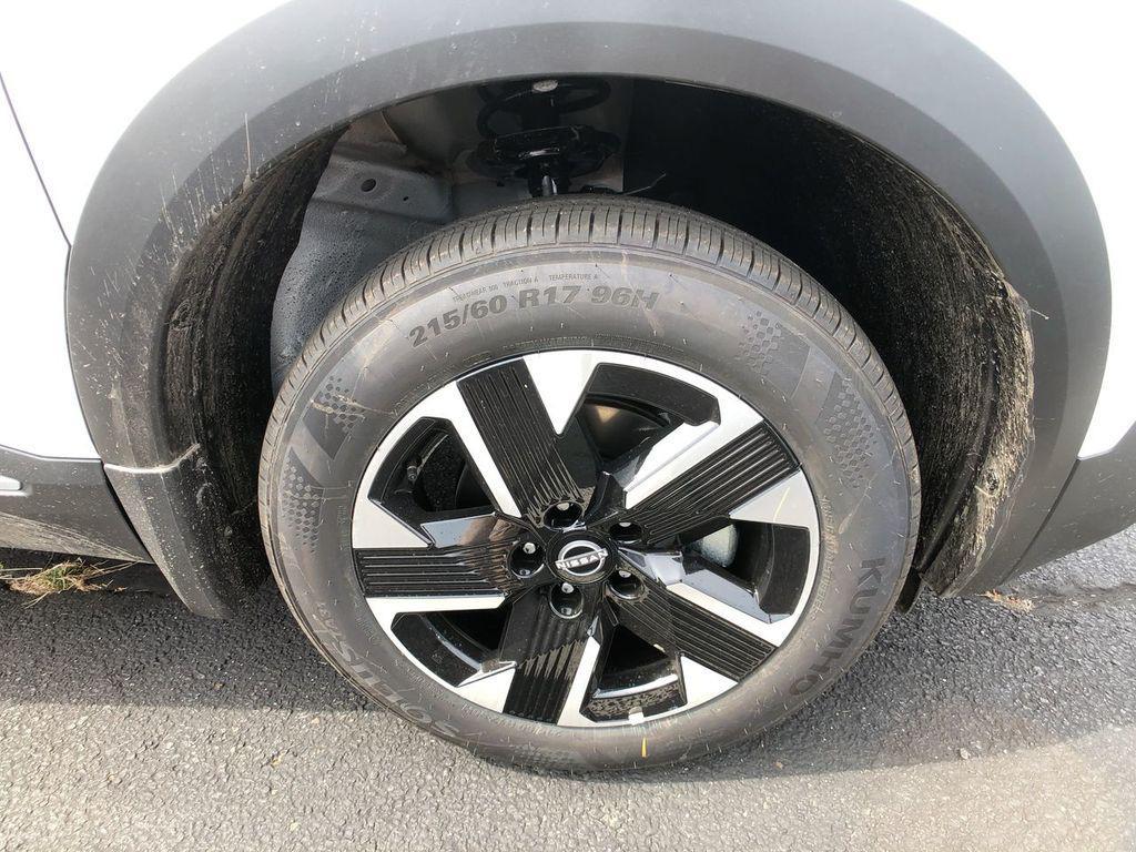 new 2025 Nissan Kicks car, priced at $24,684