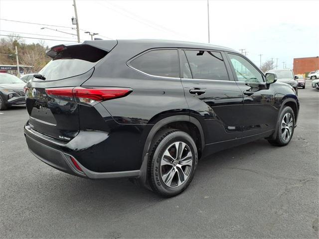 used 2023 Toyota Highlander car, priced at $36,995