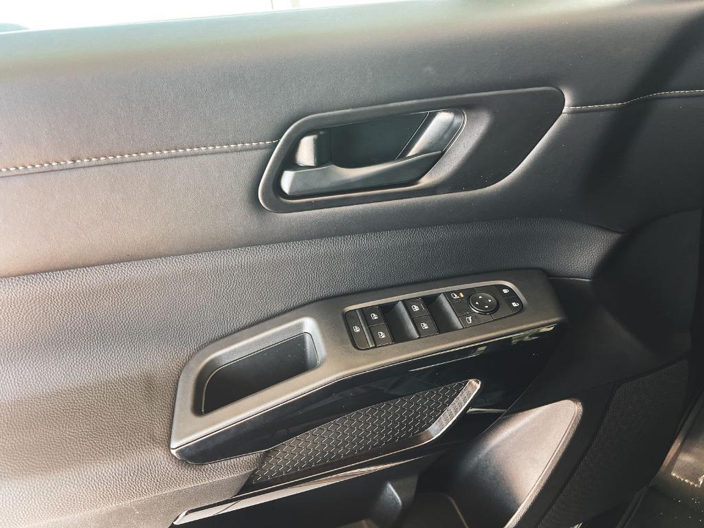 new 2025 Nissan Pathfinder car, priced at $38,170