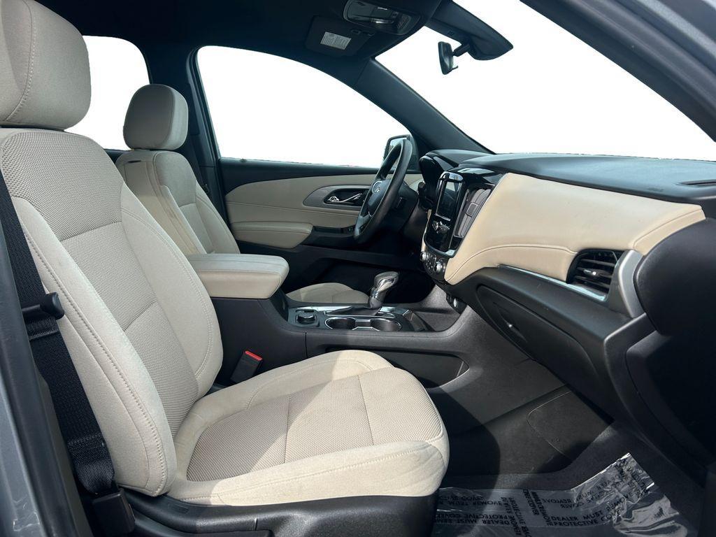 used 2023 Chevrolet Traverse car, priced at $25,990