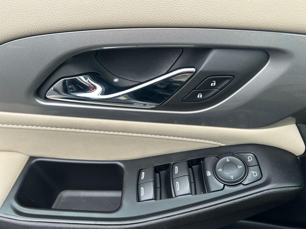 used 2023 Chevrolet Traverse car, priced at $25,990