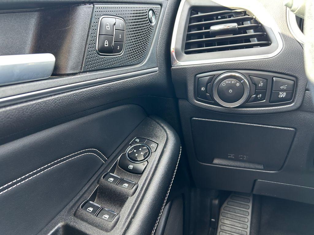 used 2024 Ford Edge car, priced at $25,490