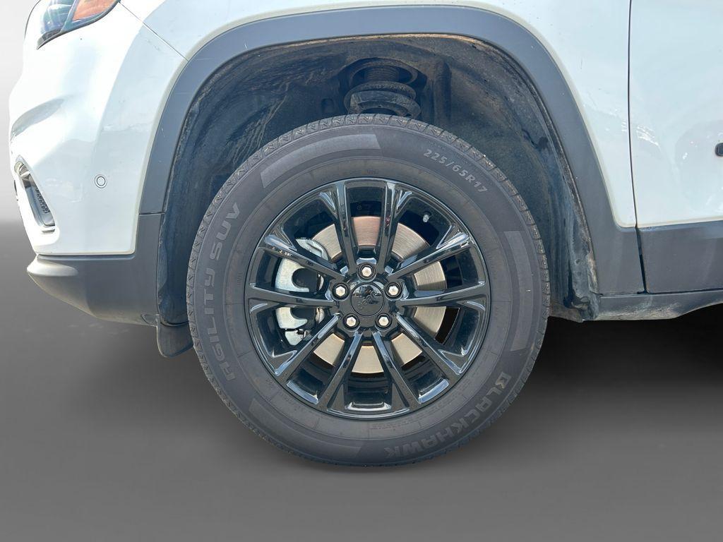 used 2023 Jeep Cherokee car, priced at $21,990