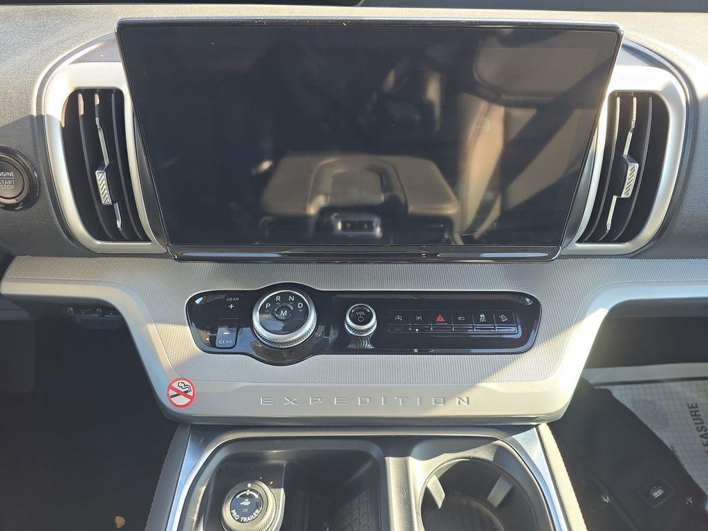 used 2025 Ford Expedition car, priced at $62,990