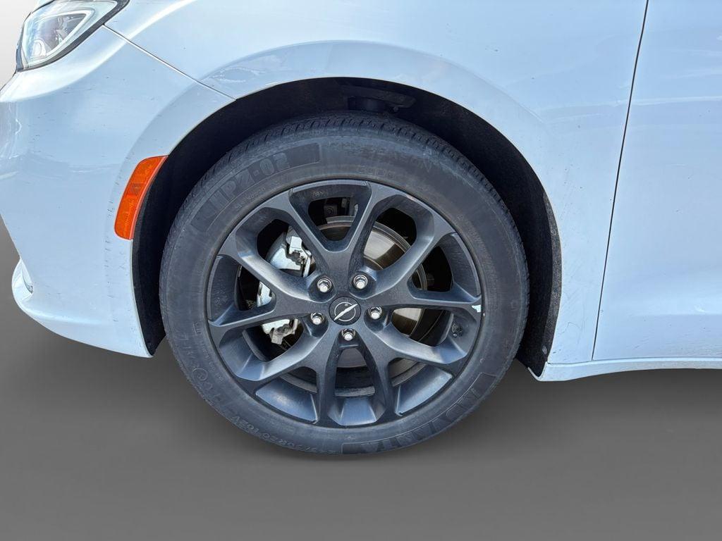 used 2025 Chrysler Pacifica car, priced at $36,490