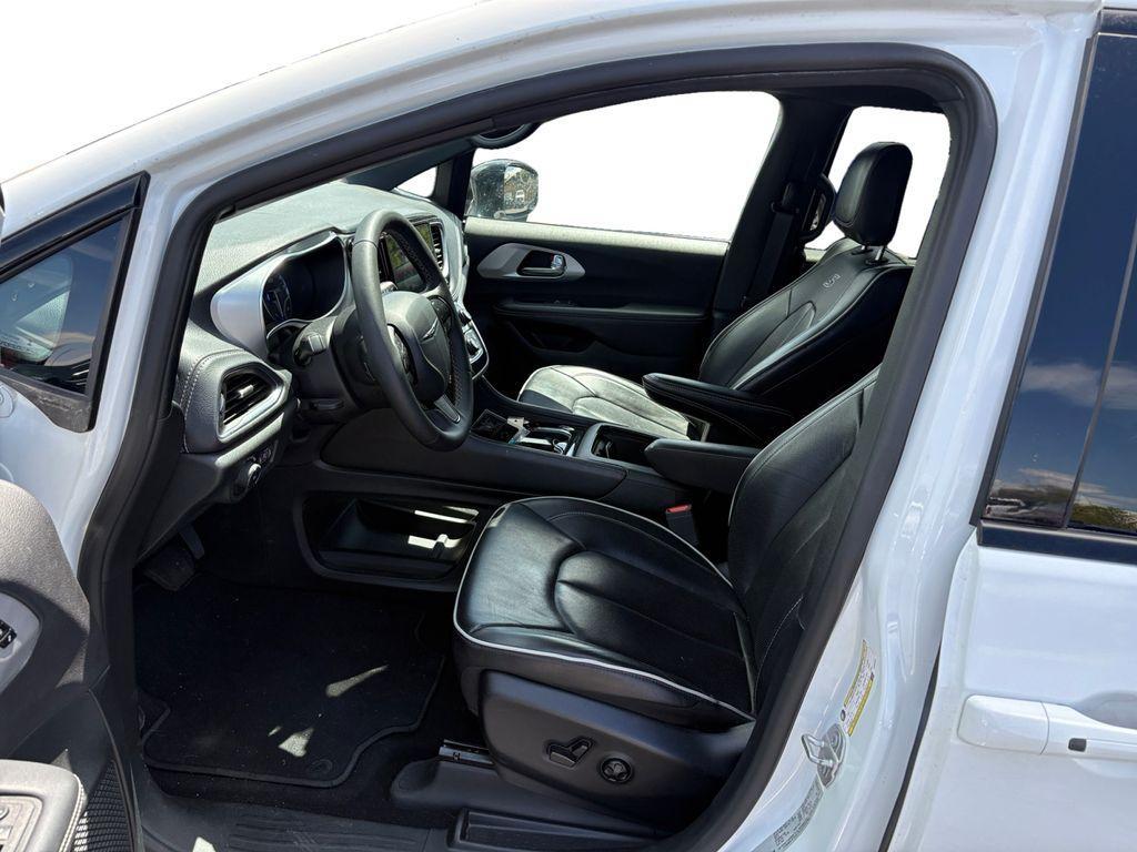 used 2025 Chrysler Pacifica car, priced at $36,490