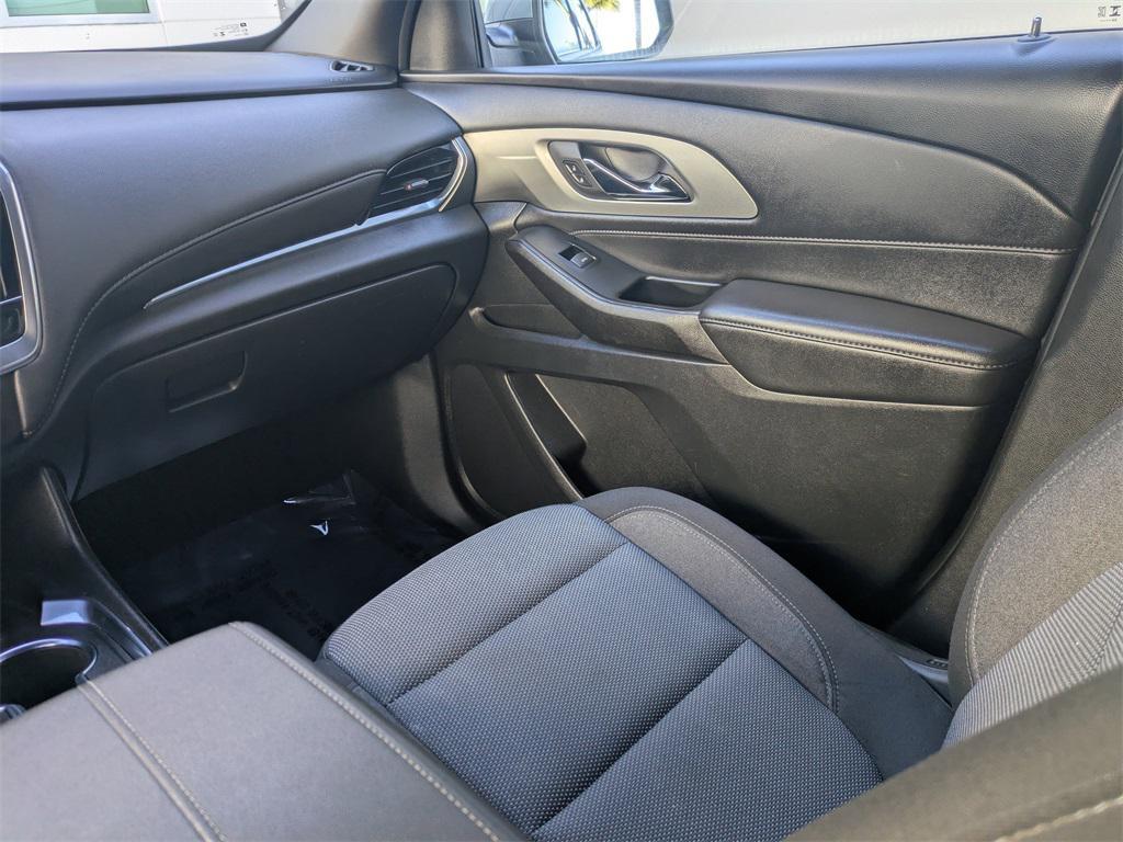 used 2023 Chevrolet Traverse car, priced at $26,999
