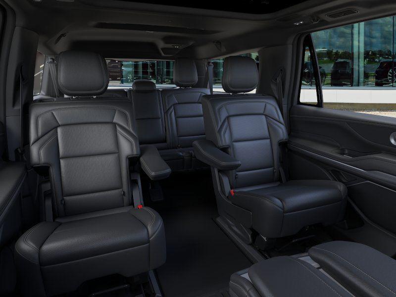 new 2025 Lincoln Navigator car, priced at $91,904