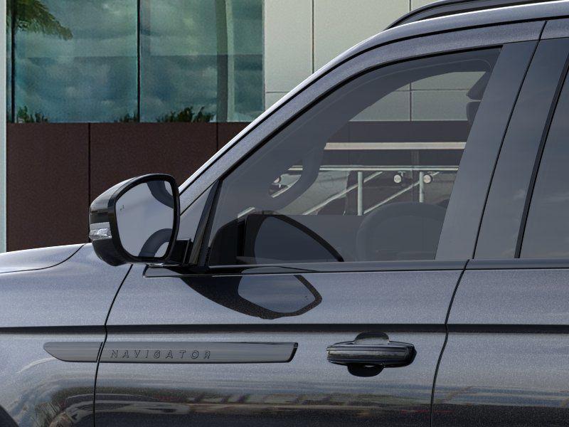 new 2025 Lincoln Navigator car, priced at $91,904