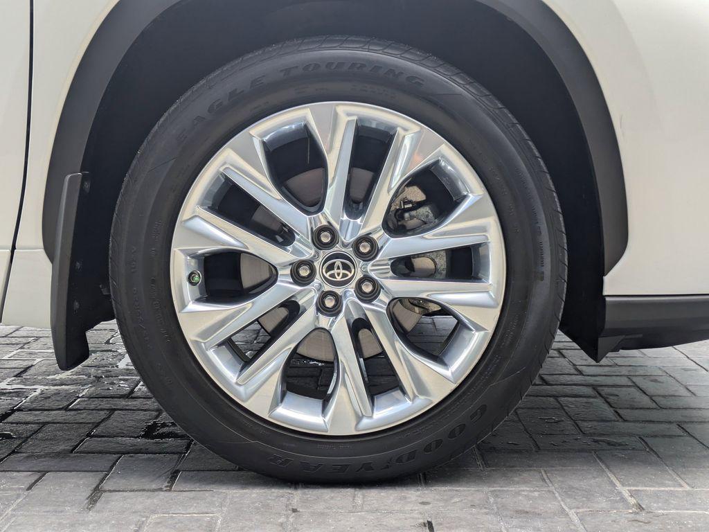 used 2023 Toyota Highlander car, priced at $38,999
