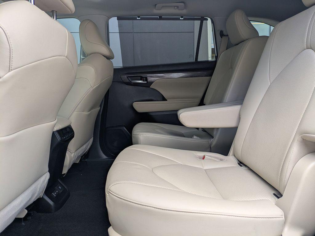 used 2023 Toyota Highlander car, priced at $38,999