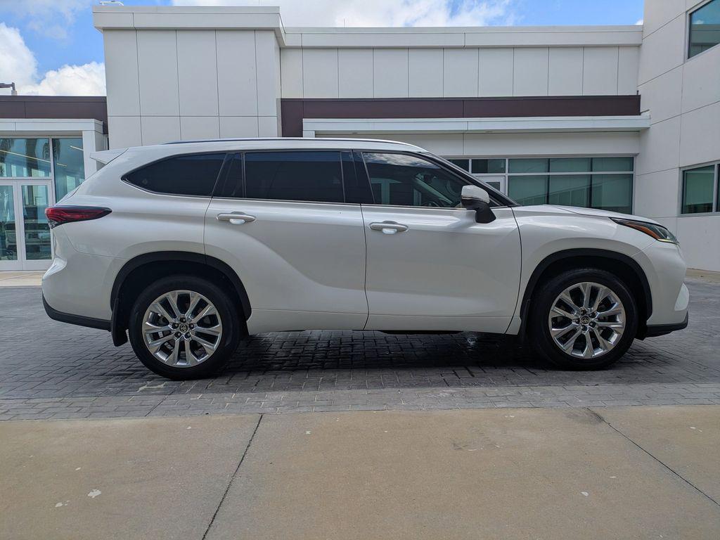 used 2023 Toyota Highlander car, priced at $38,999