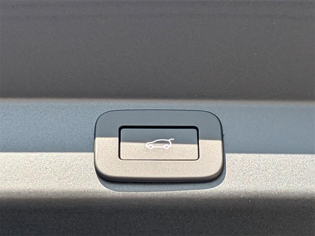 new 2025 Land Rover Range Rover Sport car, priced at $107,605