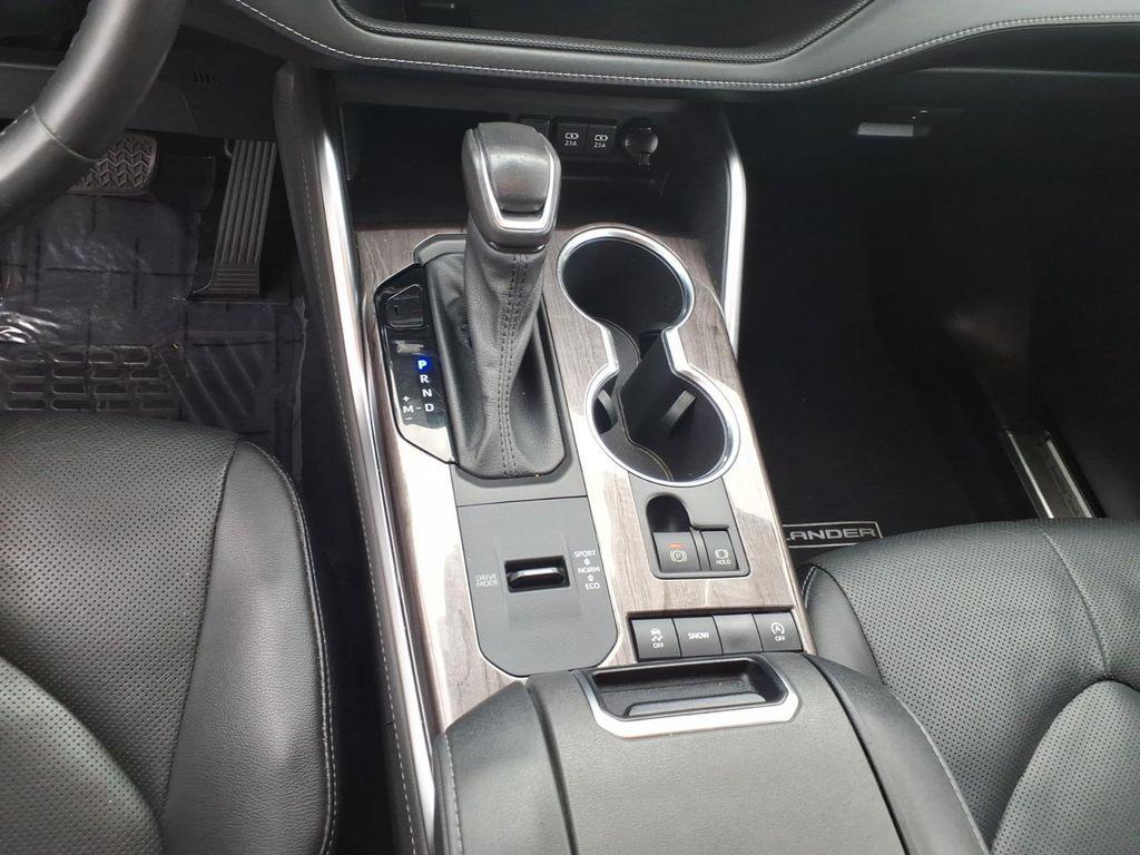 used 2021 Toyota Highlander car, priced at $29,995