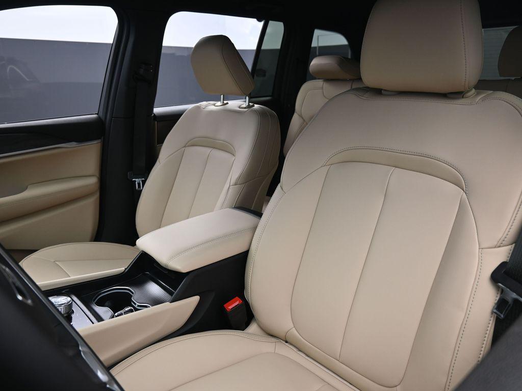 new 2025 Jeep Grand Cherokee car, priced at $46,935