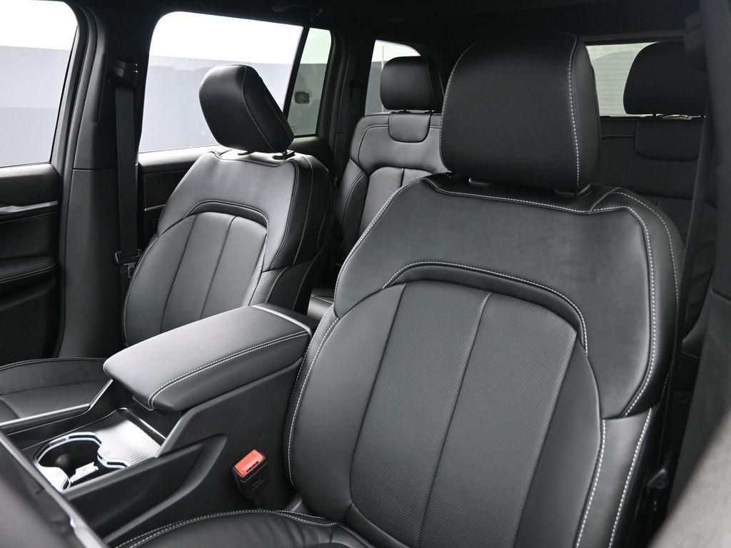 new 2026 Jeep Grand Cherokee car, priced at $54,525