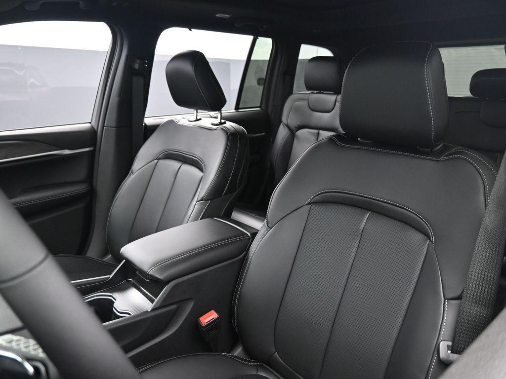 new 2025 Jeep Grand Cherokee car, priced at $52,110