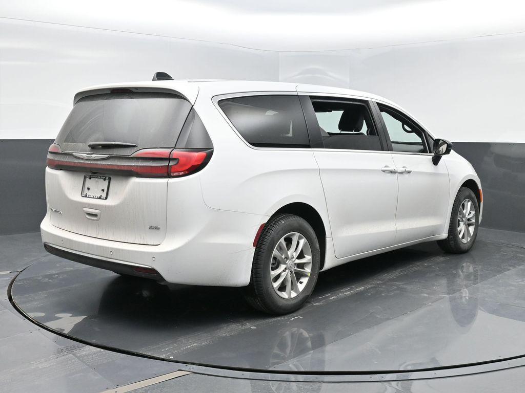 new 2026 Jeep Grand Cherokee car, priced at $54,525