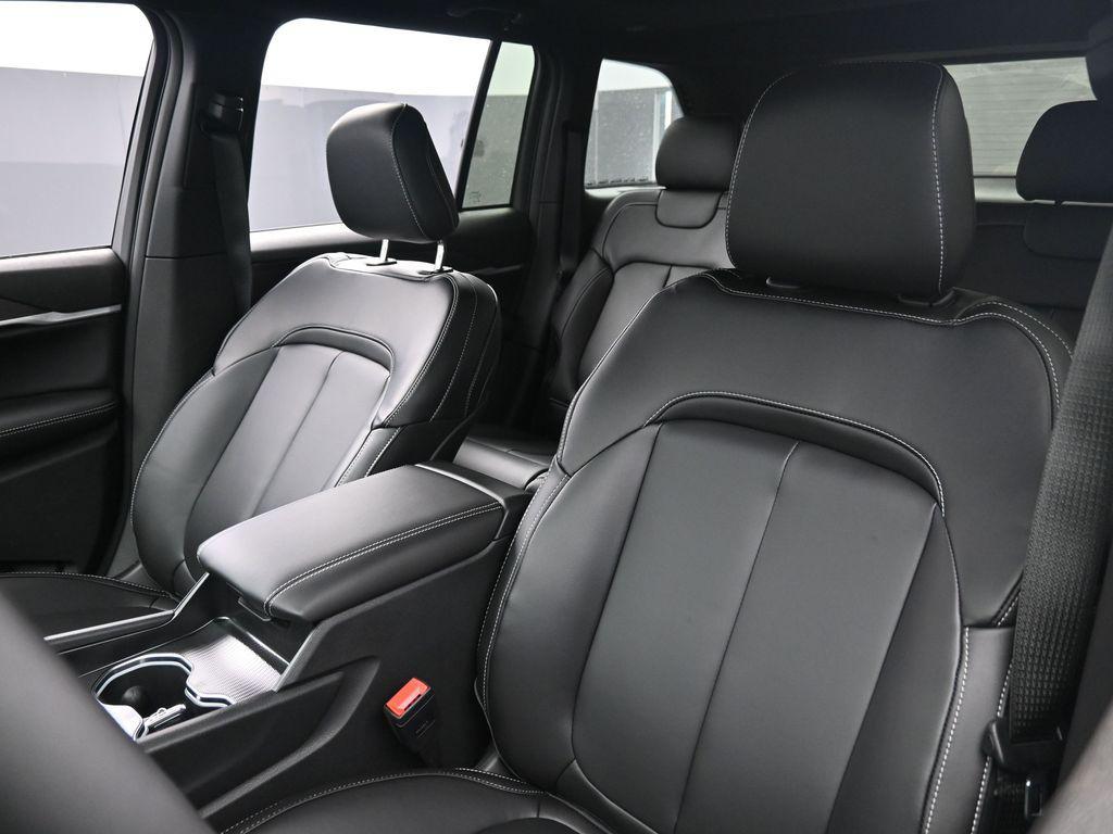 new 2026 Jeep Grand Cherokee car, priced at $49,930