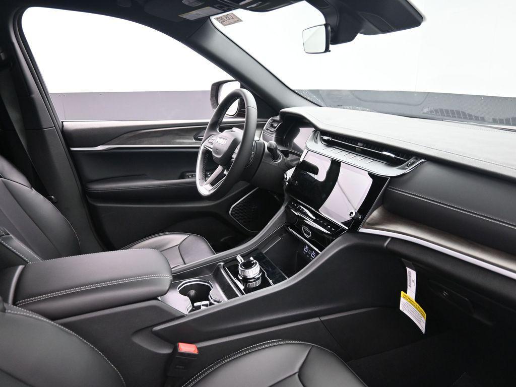 new 2026 Jeep Grand Cherokee car, priced at $49,930