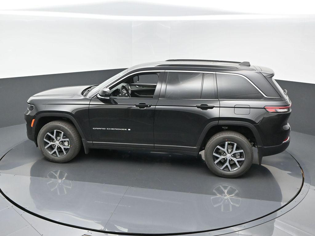 new 2025 Jeep Grand Cherokee car, priced at $44,685