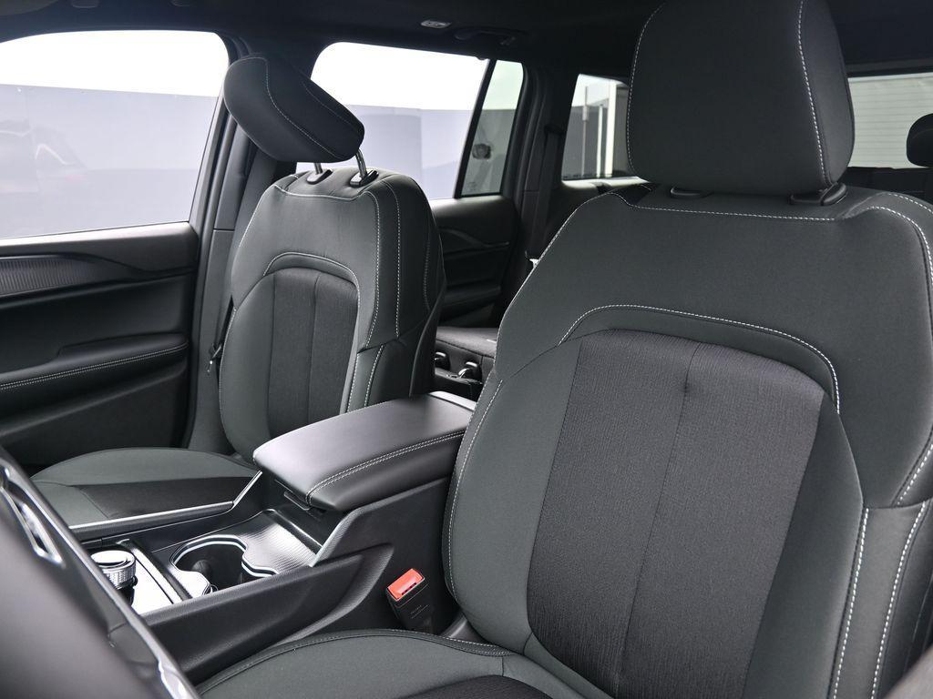 new 2025 Jeep Grand Cherokee car, priced at $39,095