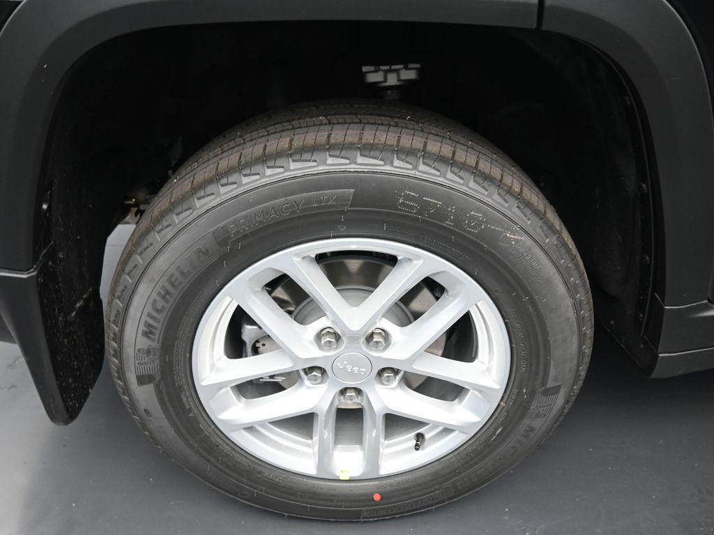 new 2025 Jeep Grand Cherokee car, priced at $39,095