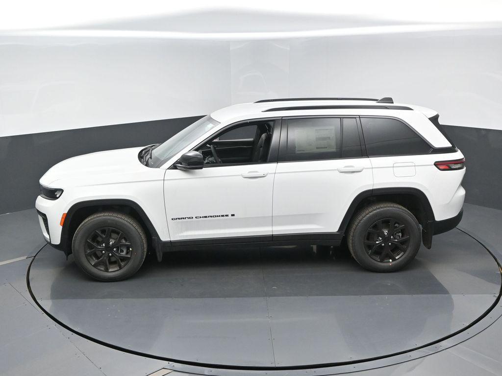 new 2026 Jeep Grand Cherokee car, priced at $47,955