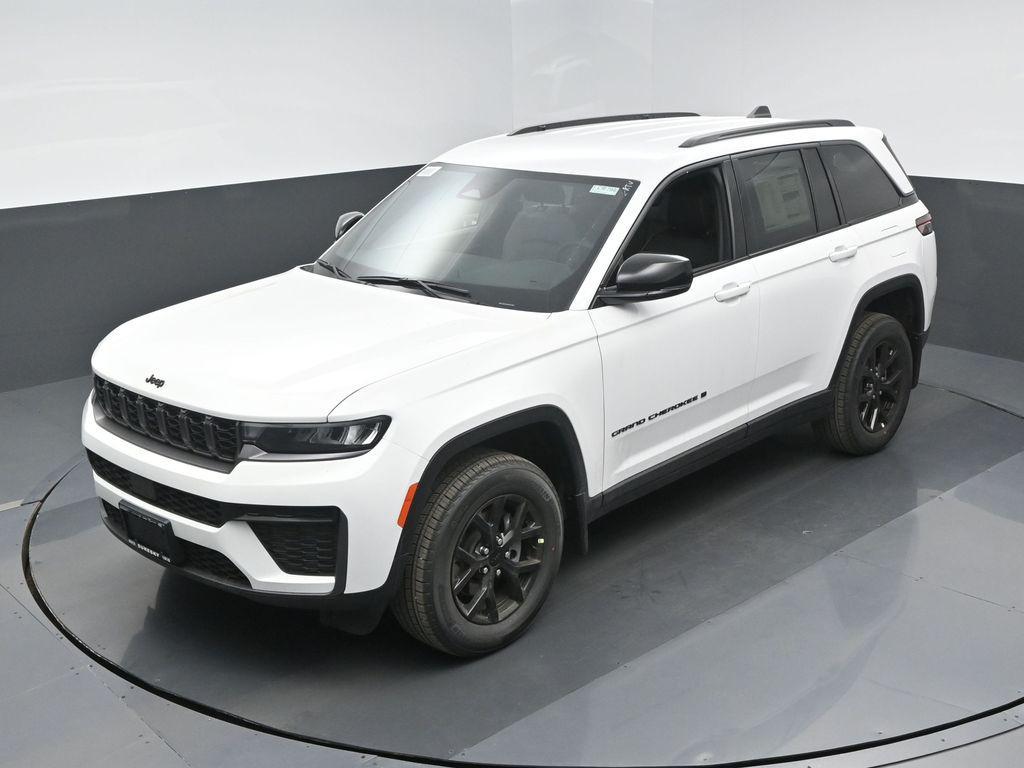 new 2026 Jeep Grand Cherokee car, priced at $47,955