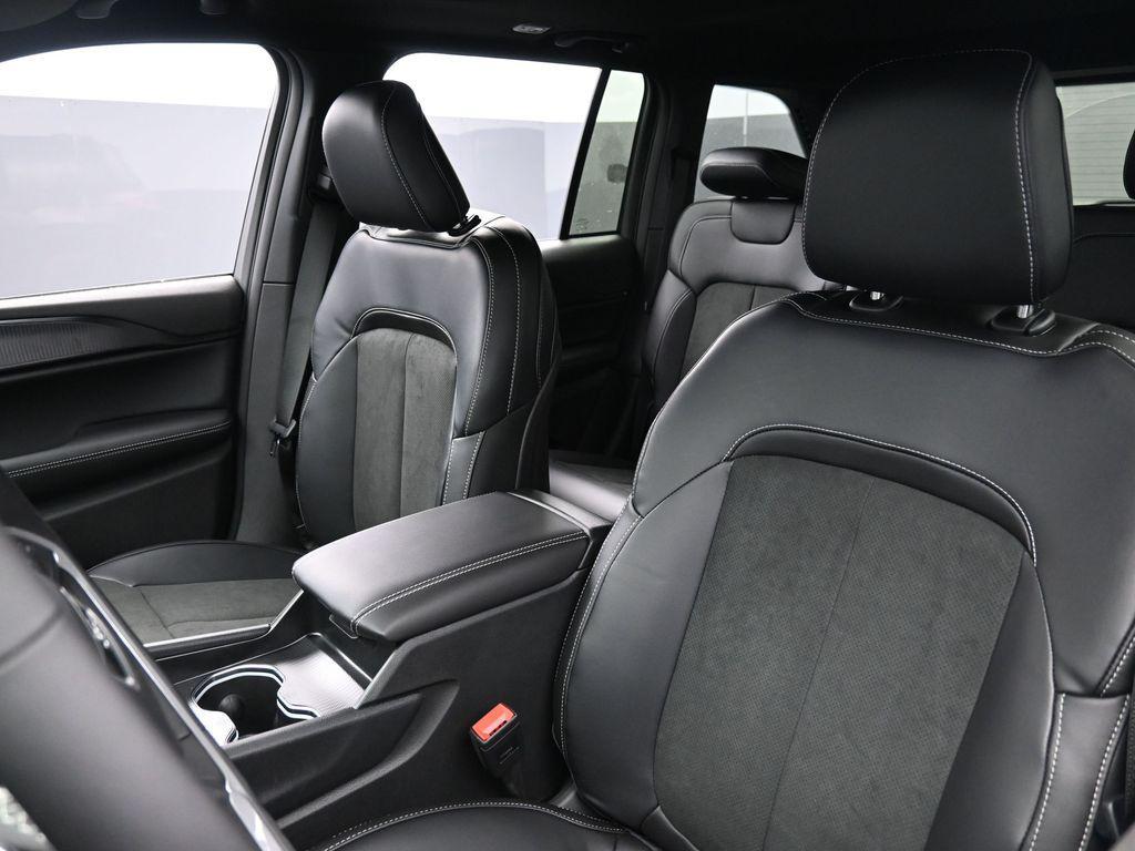 new 2025 Jeep Grand Cherokee car, priced at $45,505