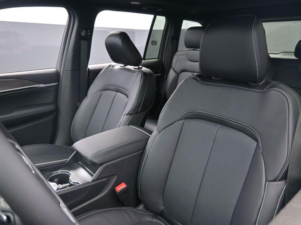 new 2026 Jeep Grand Cherokee car, priced at $54,105