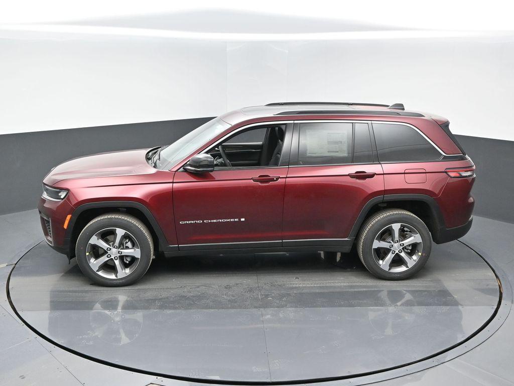 new 2026 Jeep Grand Cherokee car, priced at $48,985