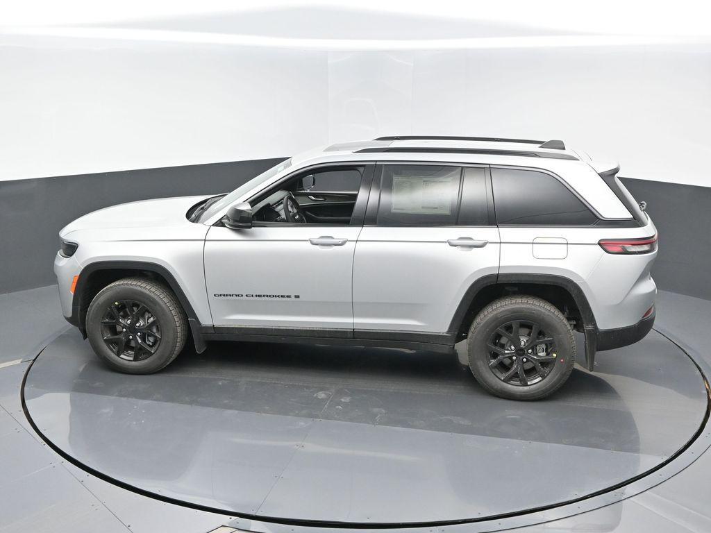 new 2026 Jeep Grand Cherokee car, priced at $49,050