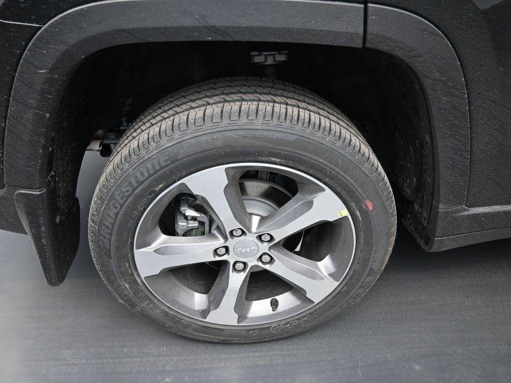 new 2026 Jeep Grand Cherokee car, priced at $50,525