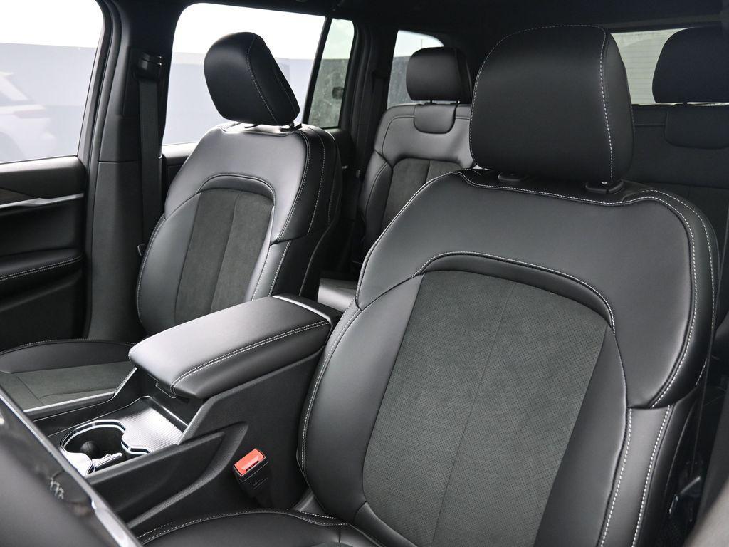 new 2026 Jeep Grand Cherokee car, priced at $48,875