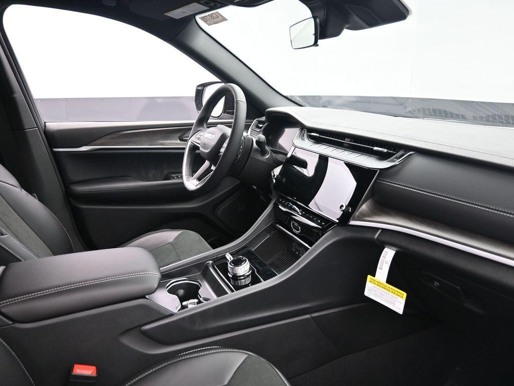 new 2026 Jeep Grand Cherokee car, priced at $48,875