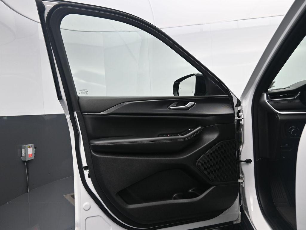 used 2023 Jeep Grand Cherokee car, priced at $32,595