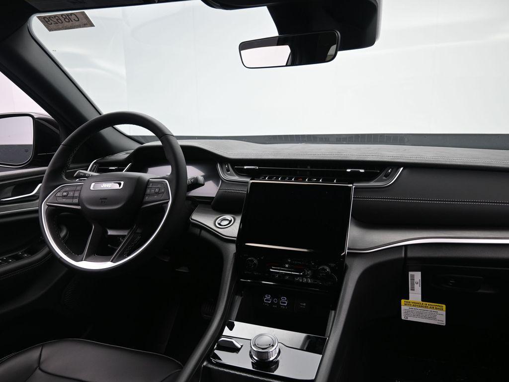 new 2025 Jeep Grand Cherokee car, priced at $49,185