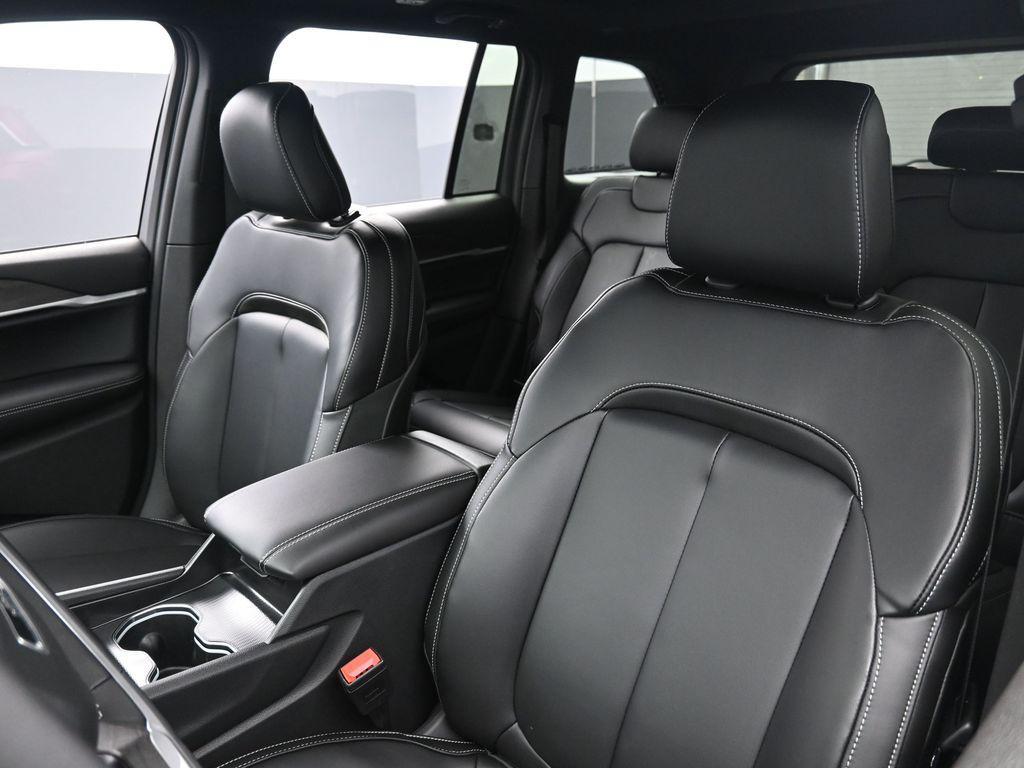 new 2025 Jeep Grand Cherokee car, priced at $49,185