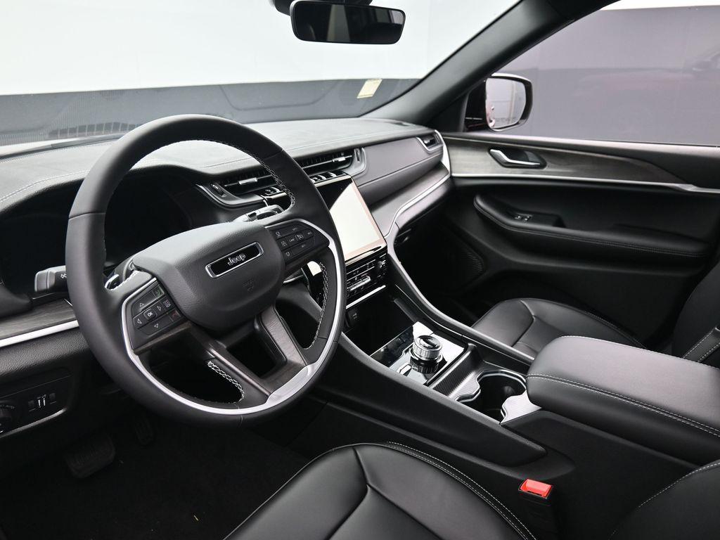 new 2025 Jeep Grand Cherokee car, priced at $49,185
