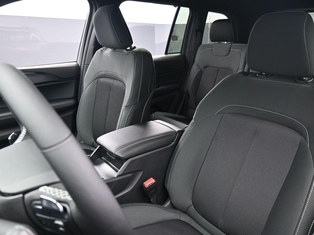 new 2025 Jeep Grand Cherokee car, priced at $41,095