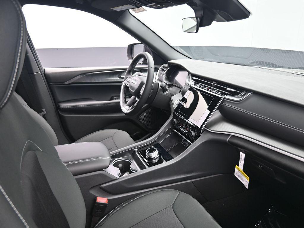 new 2025 Jeep Grand Cherokee car, priced at $41,095