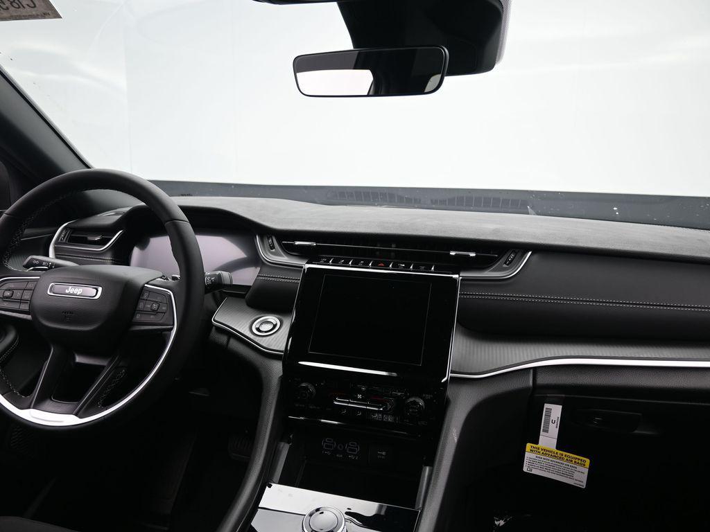 new 2025 Jeep Grand Cherokee car, priced at $41,095