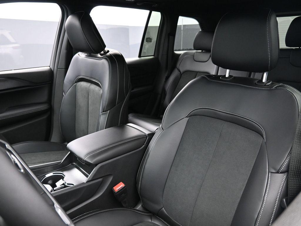 new 2025 Jeep Grand Cherokee car, priced at $42,005