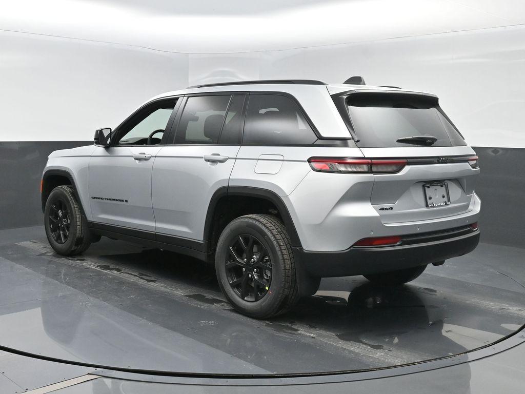 new 2025 Jeep Grand Cherokee car, priced at $42,005