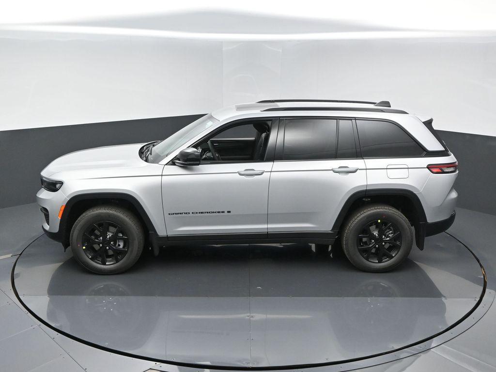 new 2025 Jeep Grand Cherokee car, priced at $41,405