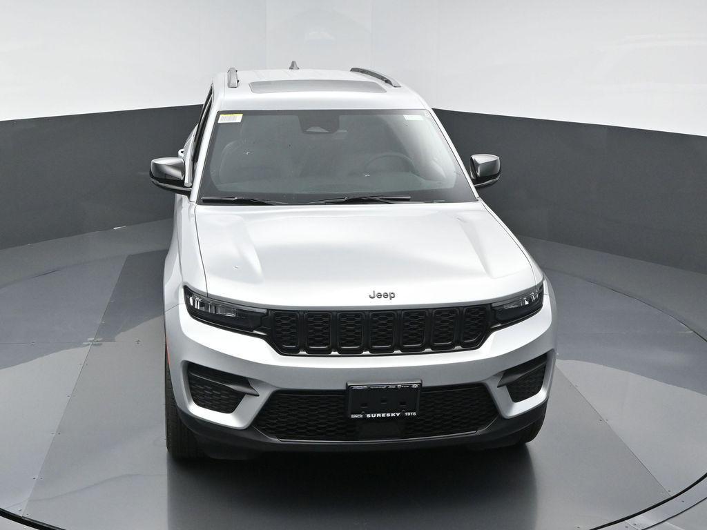 new 2025 Jeep Grand Cherokee car, priced at $41,405